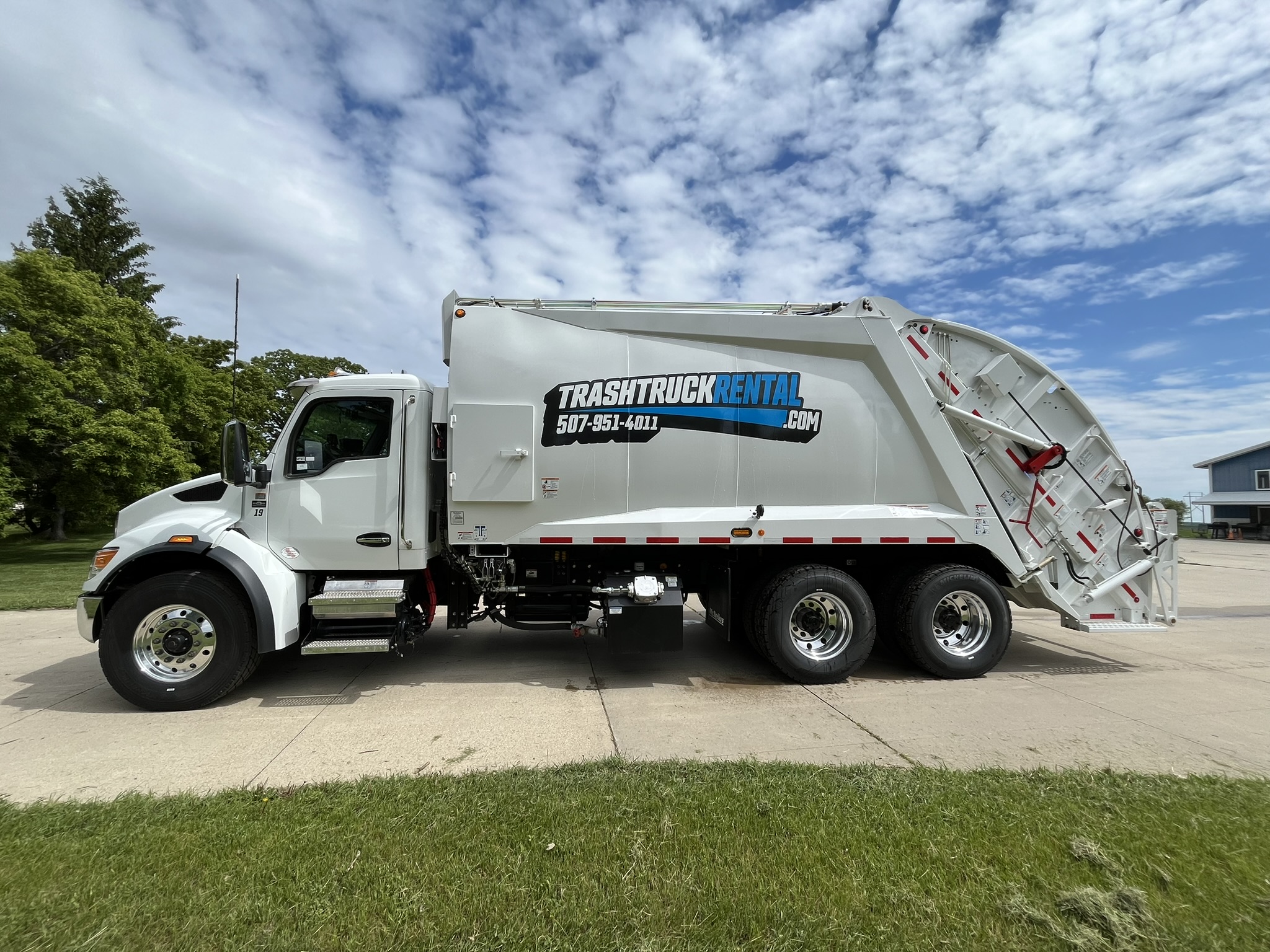 2024 Freightliner M2 Pac-Tech rear load garbage truck front view#1.3