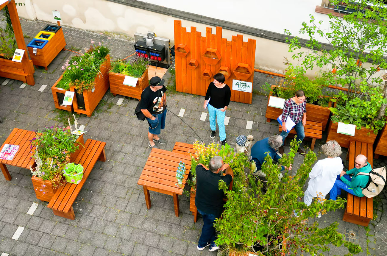 Ein Blick auf die Grüne Entdeckerlounge von oben