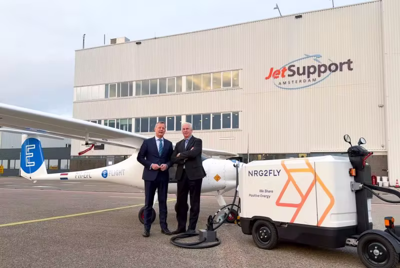 Commemorative photo of JetSupport 20th anniversary as a leading independent MRO