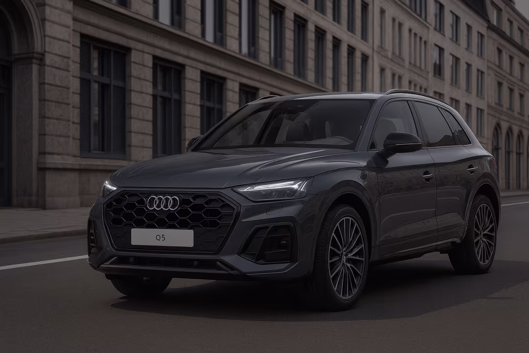 Audi Q5 am Straßenrand – Premiumfahrzeug aus dem NUVO Auto-Abo für Vielfahrer
