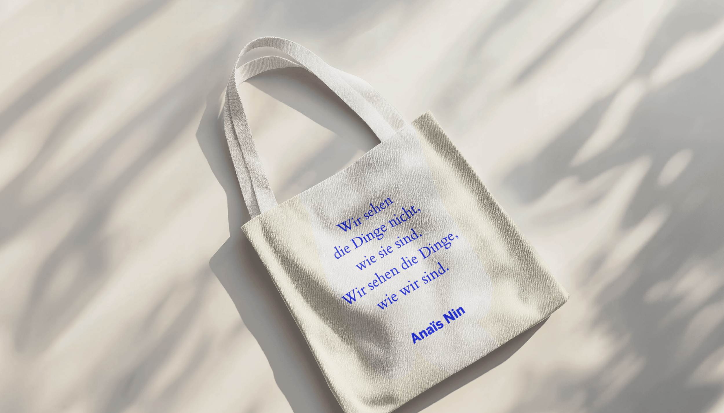 Stoffbeutel mit aufgedrucktem Zitat von Anaïs Nin im 'Alles gesagt_'-Design