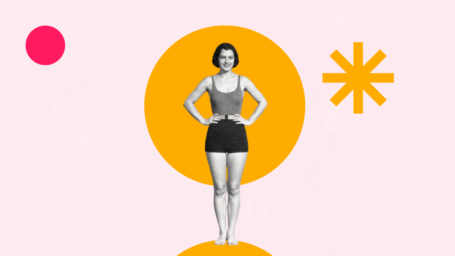 Schwarzweiss-Foto einer Frau im Badeanzug mit Händen in der Hüfte vor einem orangen Kreis, im Retro-Stil.