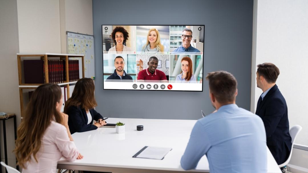How to organize a virtual social event for companies