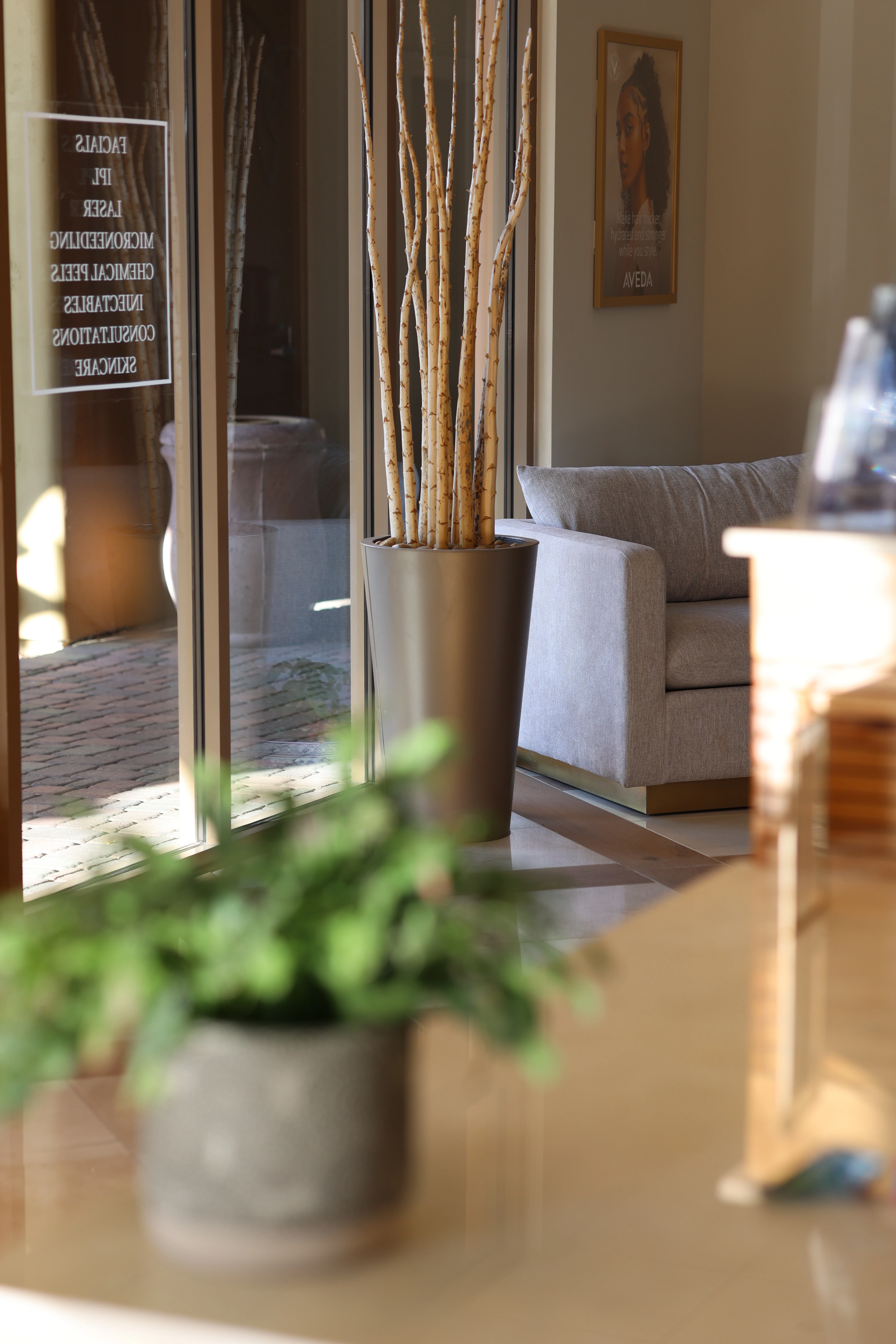 Inviting waiting room in Carefree Arizona office with modern seating and neutral decor, part of Metropolitan Plastic Surgery.”