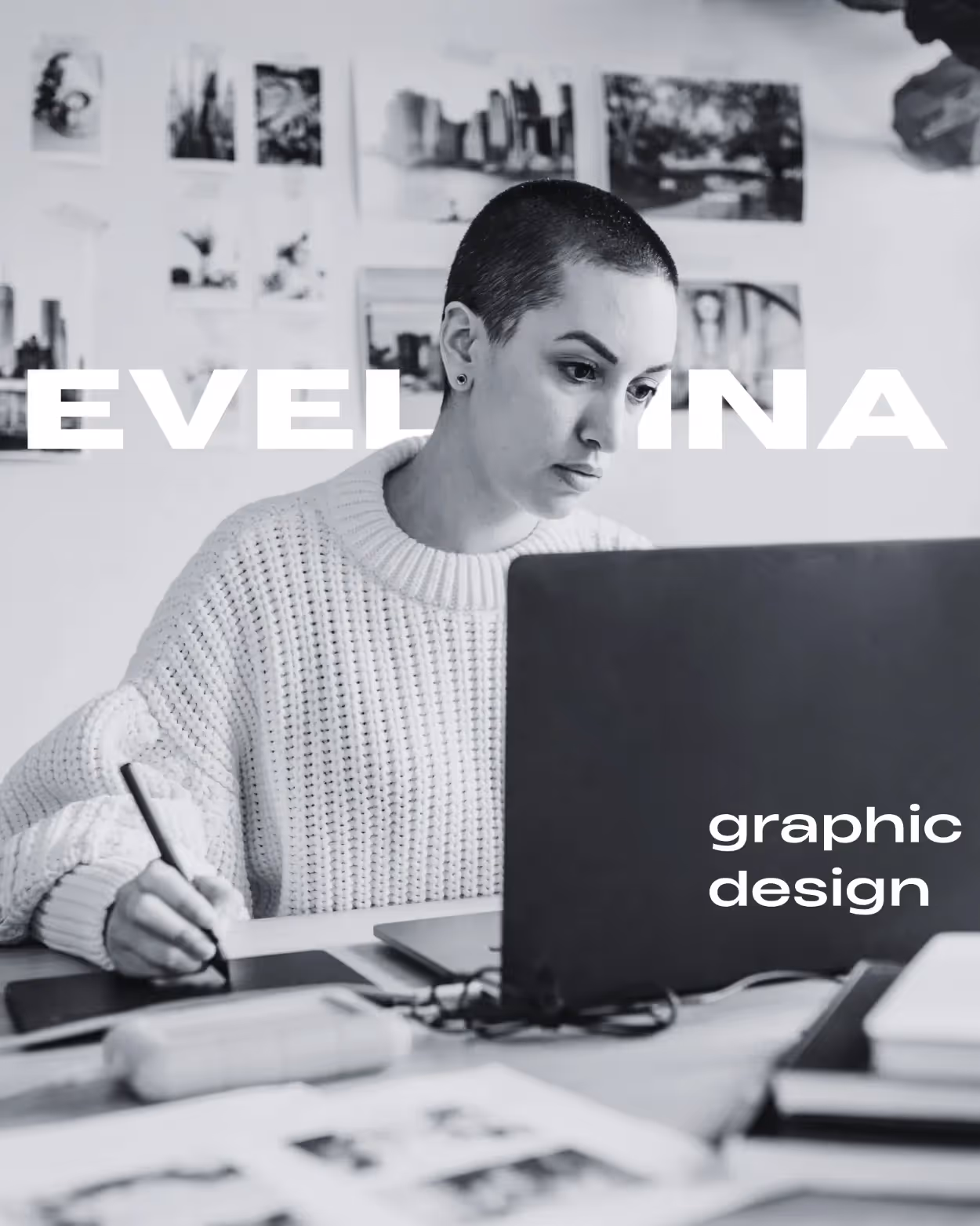 Donna con capelli corti che lavora al computer con una tavoletta grafica in un ambiente creativo.