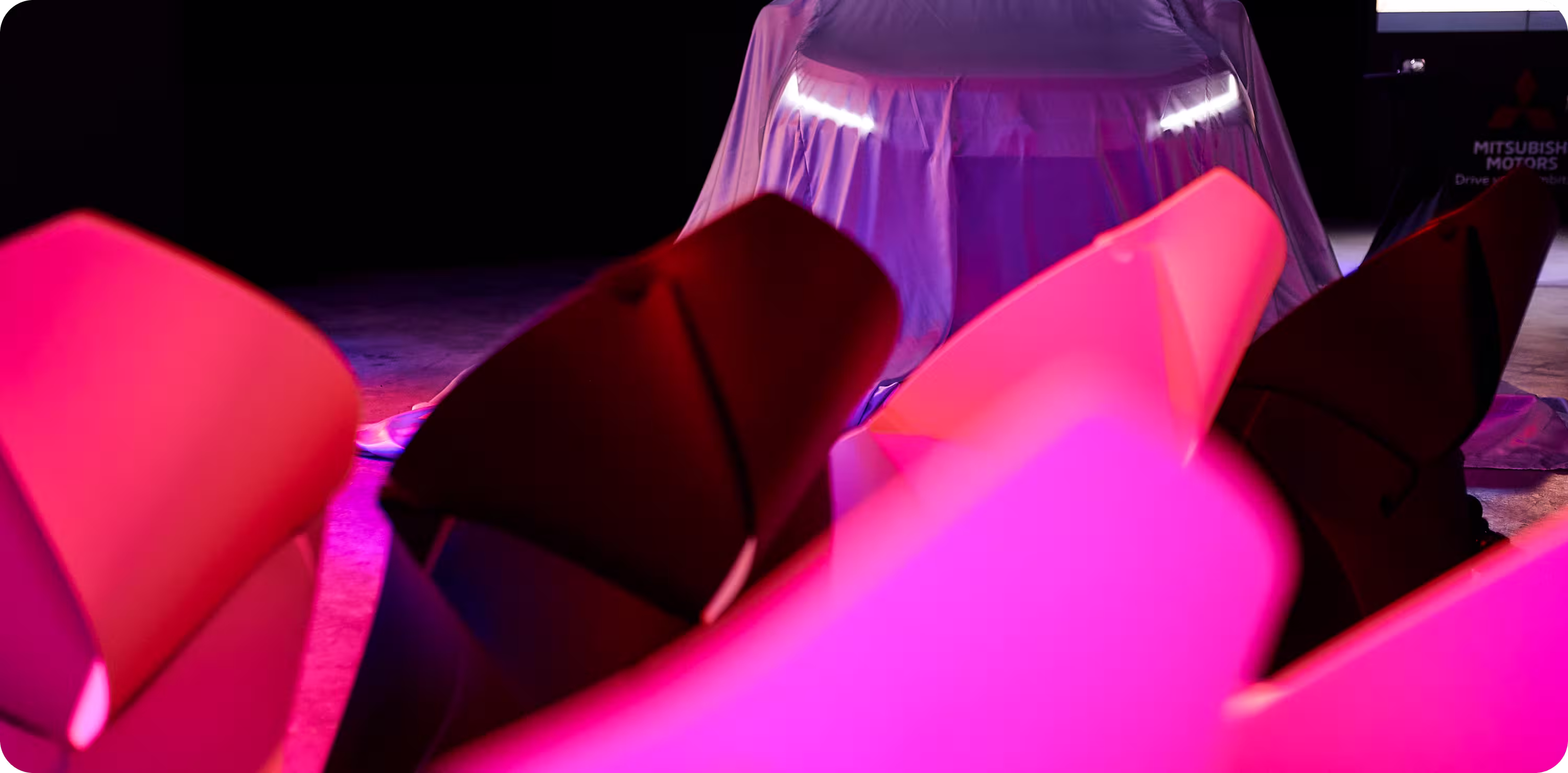 Image with pink-purple car near blanket