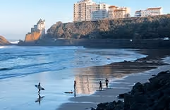 Séjour surf au Pays Basque avec Hostel20 Bayonne, proche des plages réputées d’Anglet et Biarritz