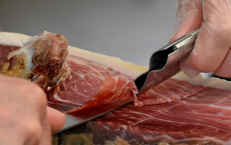 Parcours gastronomique à Bayonne depuis Hostel20, dégustation de produits basques typiques et spécialités locales