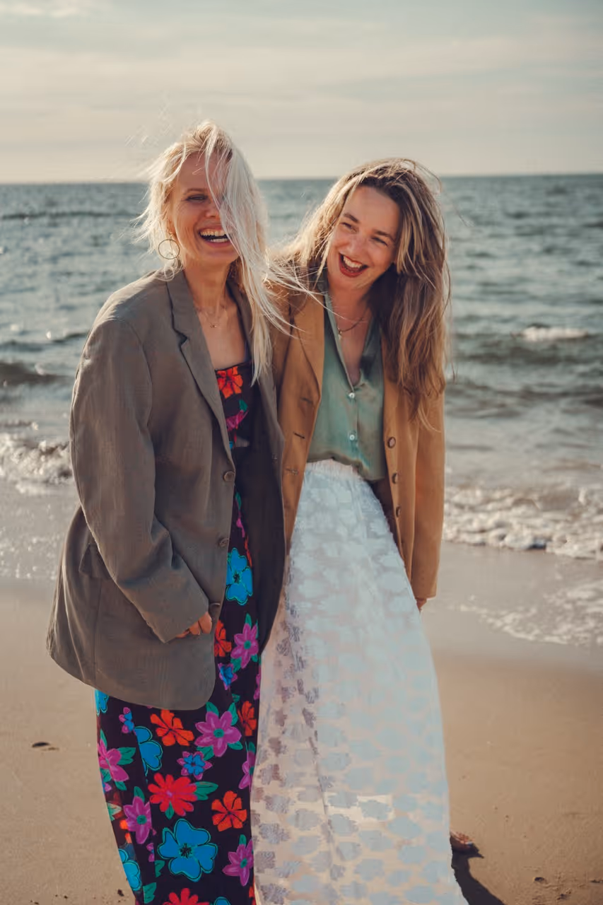 Founders Sophie & Alisa samen