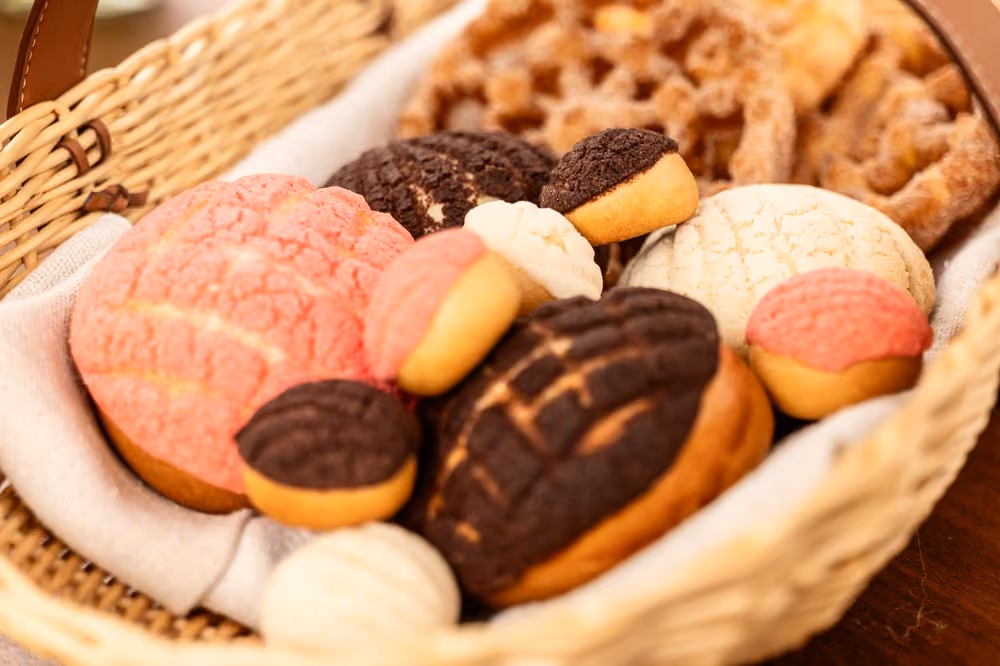 Basket of assorted Mexican pan dulce sweet breads