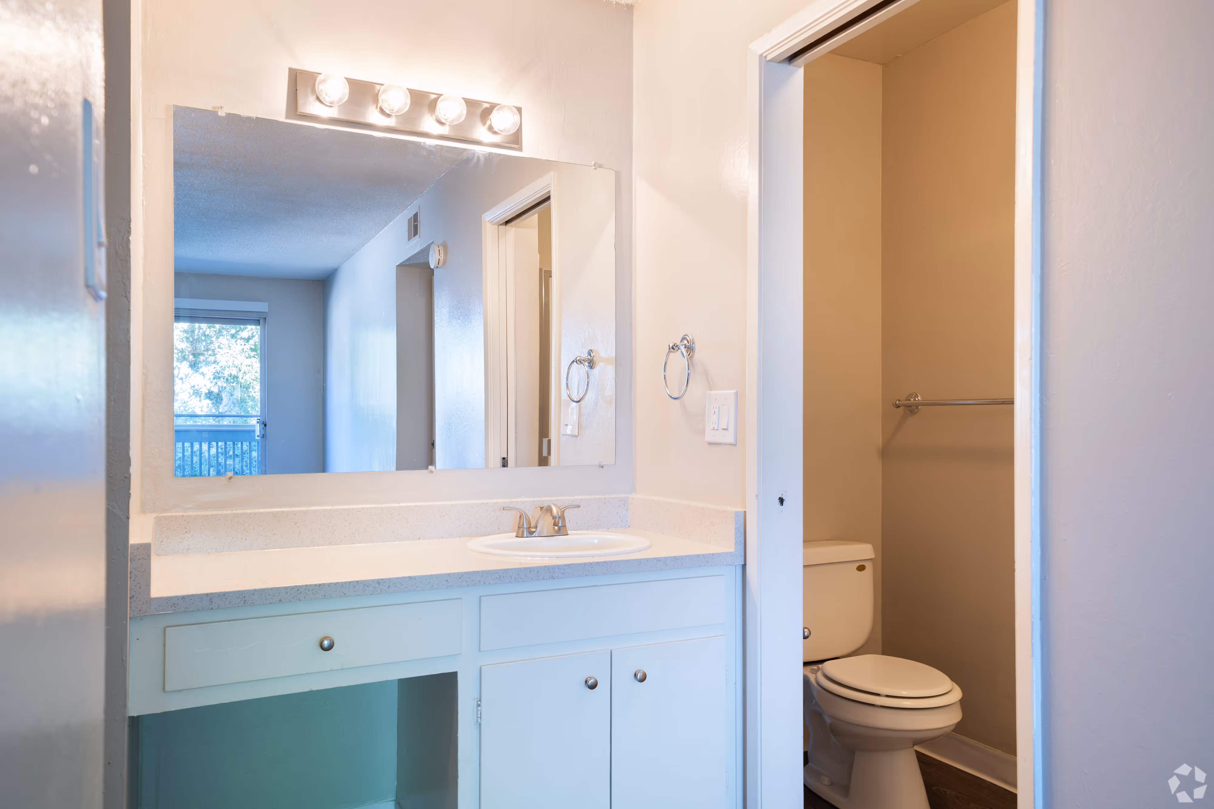 Bathroom vanity