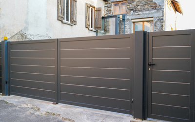 Montaż bramy stalowej – Iron Wood Craft .