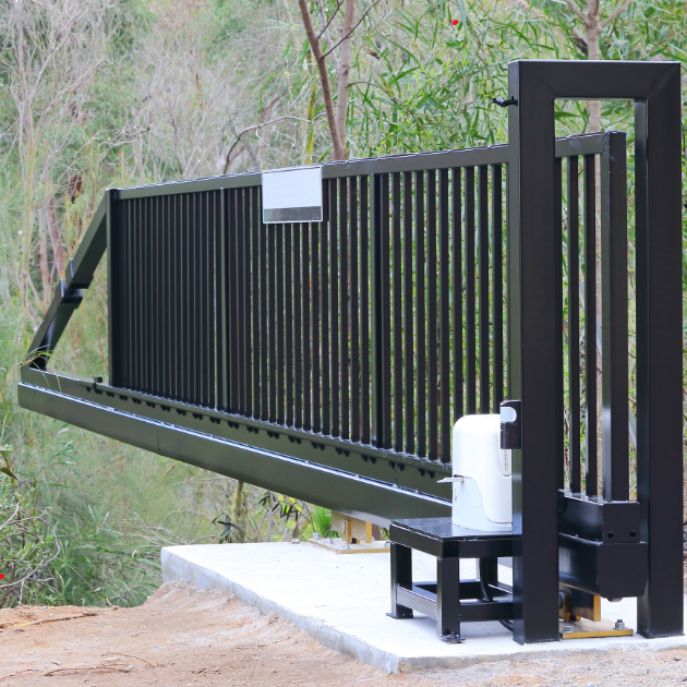 Brama przesuwna samonośna z automatem