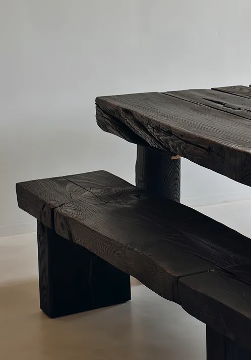 Stół z czarnego dębu