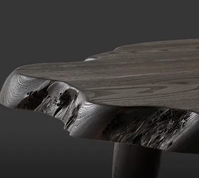 Zdjęcie stołu z nieregularnymi krawędziami