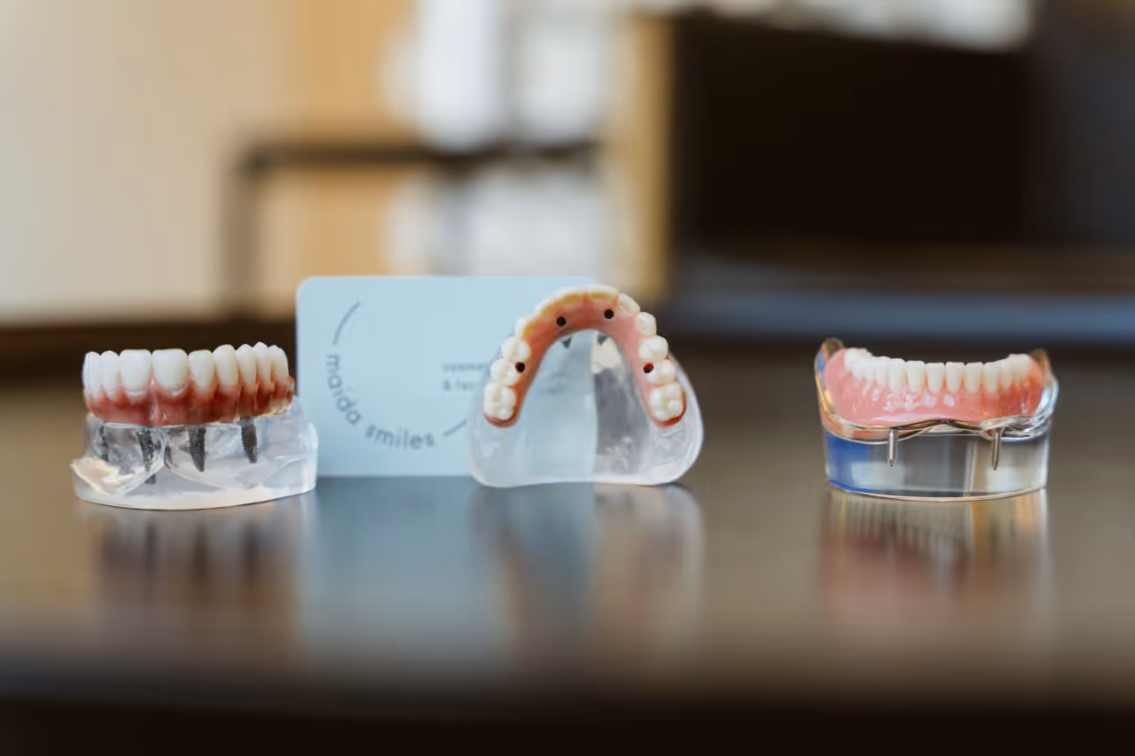 Prótesis dentales: atención al paciente en Maida Smiles, Londres