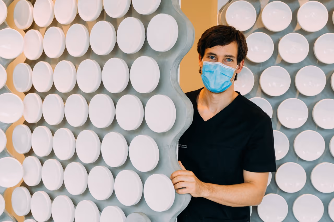 Imagem de capa do artigo «Substituir Próteses por Implantes» — clínica dentária Maida Smiles, Maida Vale, Londres