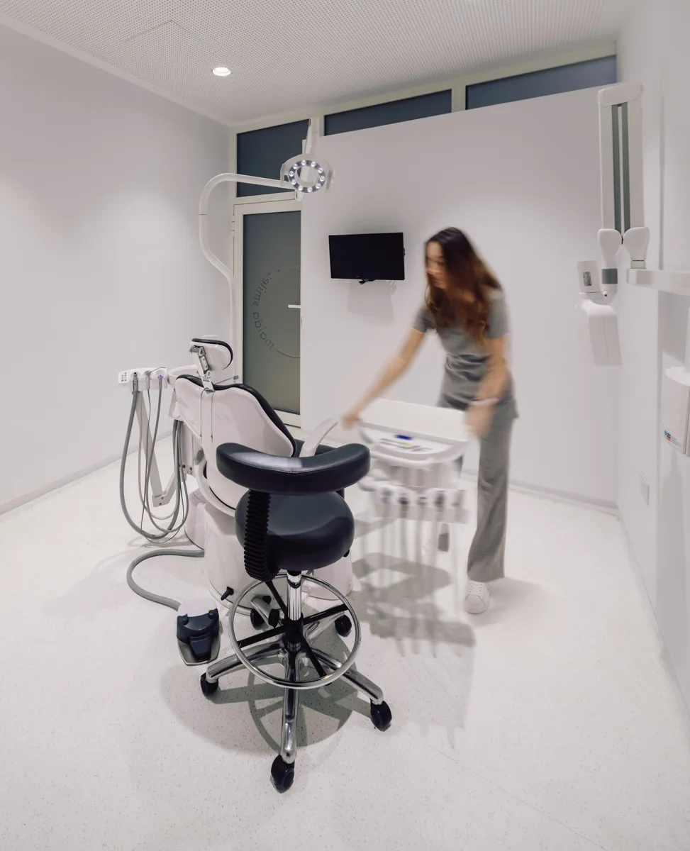 Dental implant treatment slide at Maida Smiles dental clinic, Maida Vale, London
