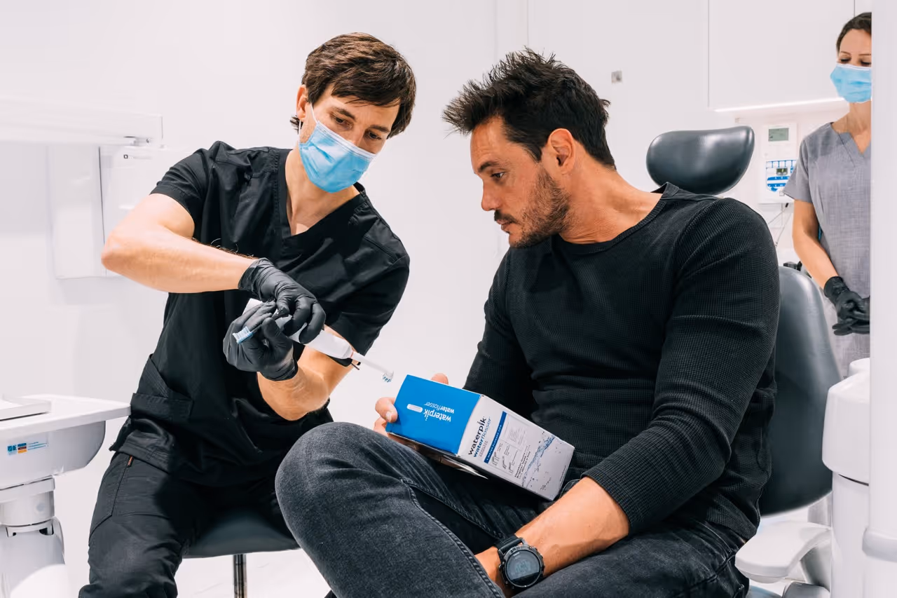 Imagen de portada del artículo «¿Es seguro ponerse implantes dentales en Turquía?» — clínica dental Maida Smiles, Maida Vale, Londres