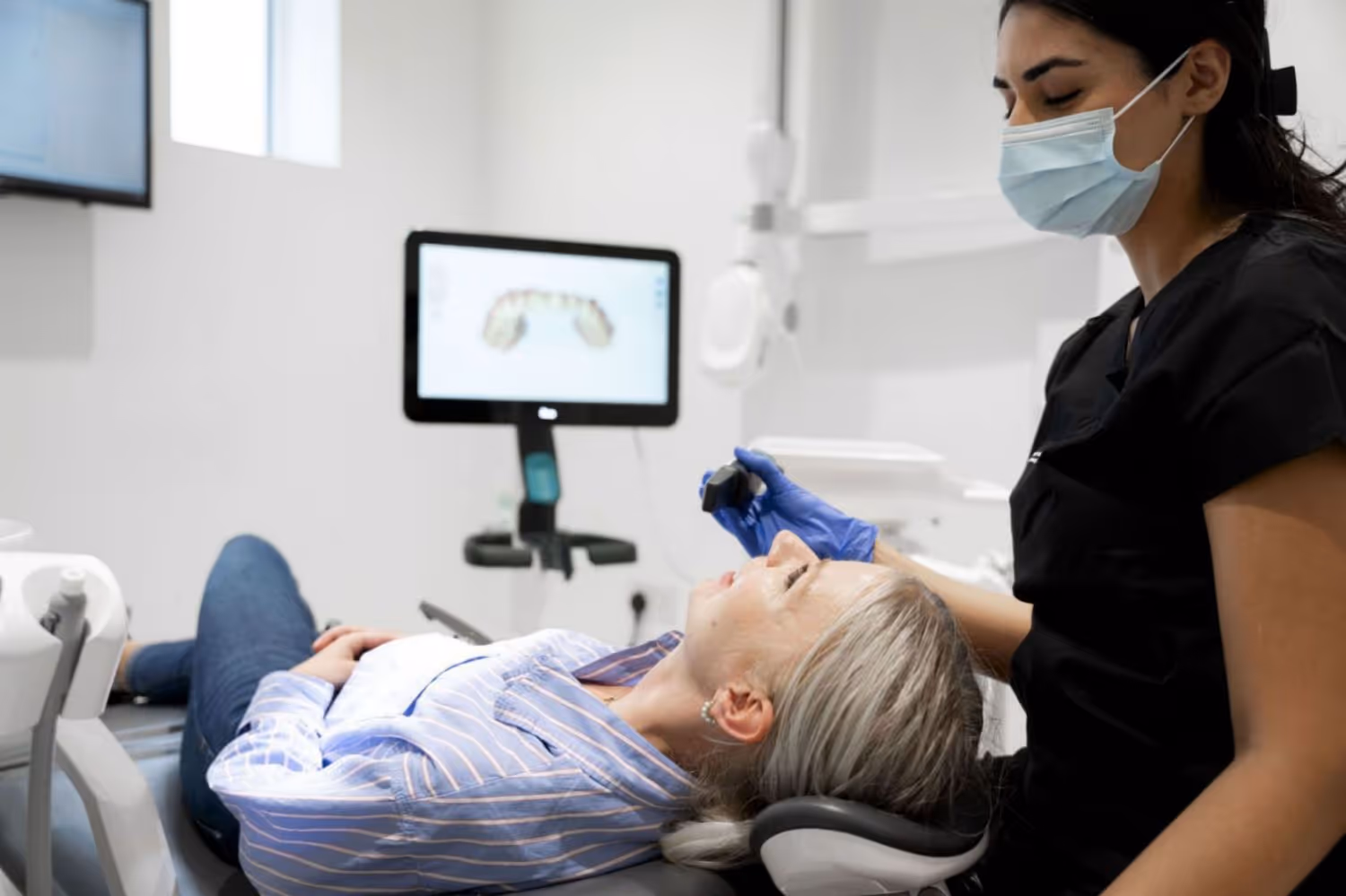 Imagen de portada del artículo «Implantes dentales provisionales: su propósito» — clínica dental Maida Smiles, Maida Vale, Londres