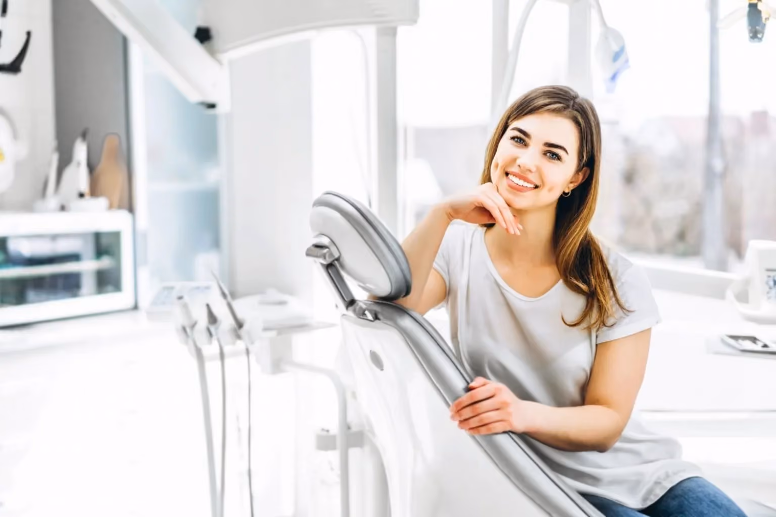 Colocar implantes dentários dói?