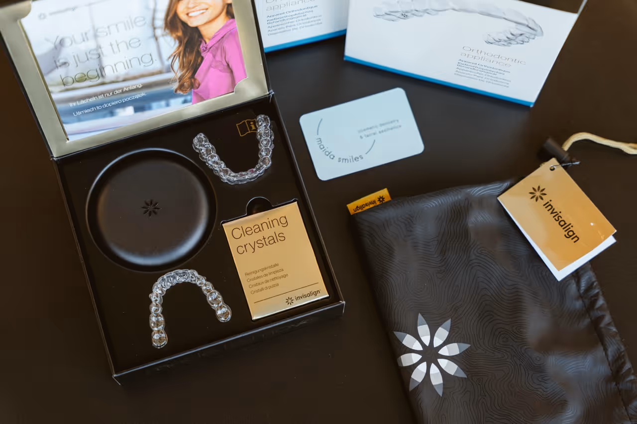 Imagem de capa do artigo «Explicar os diferentes tipos de Invisalign» — clínica dentária Maida Smiles, Maida Vale, Londres