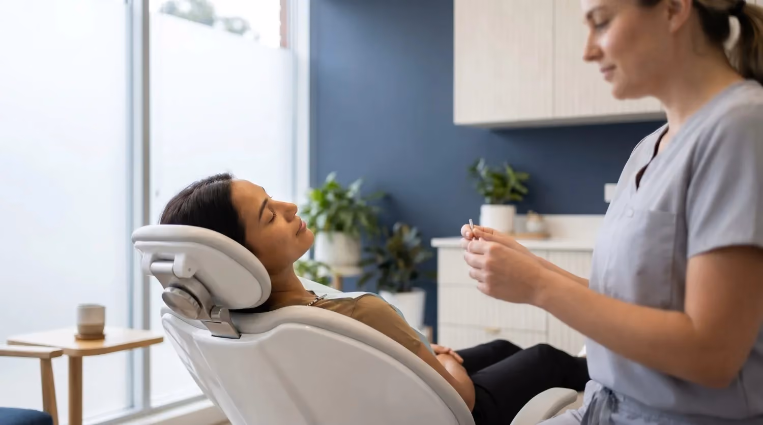 Imagem de capa do artigo «Sedação Dentária para Pacientes Ansiosos: 7 Respostas Sinceras» — clínica dentária Maida Smiles, Maida Vale, Londres