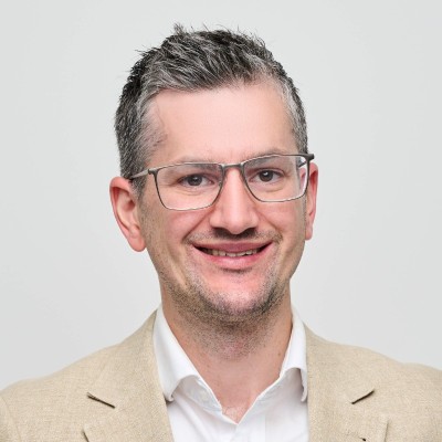 [headshot] image of customer (for a bookstore)
