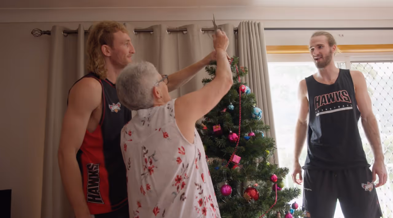 Dan & Sam get into the Christmas spirit!