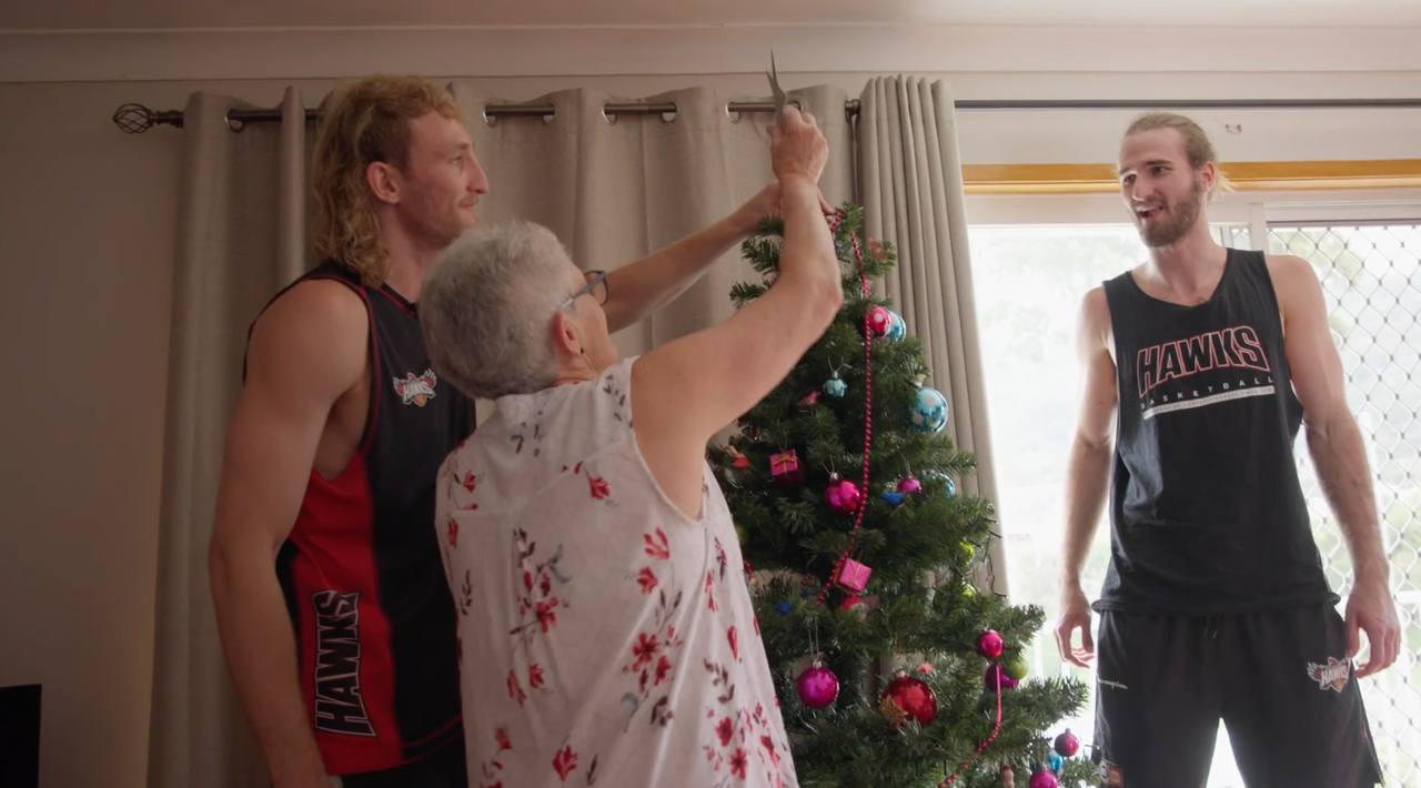 Dan & Sam get into the Christmas spirit!