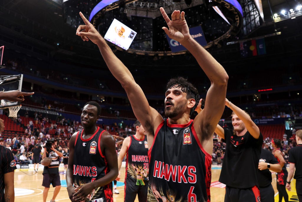 Hawks dethrone Kings to charge into top four