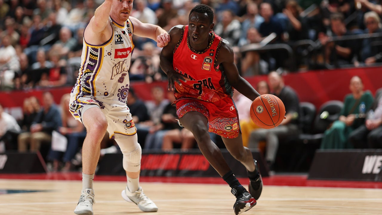 Kings too good for Hawks at home