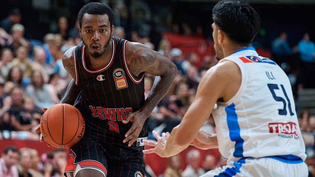 United beat Hawks at Home