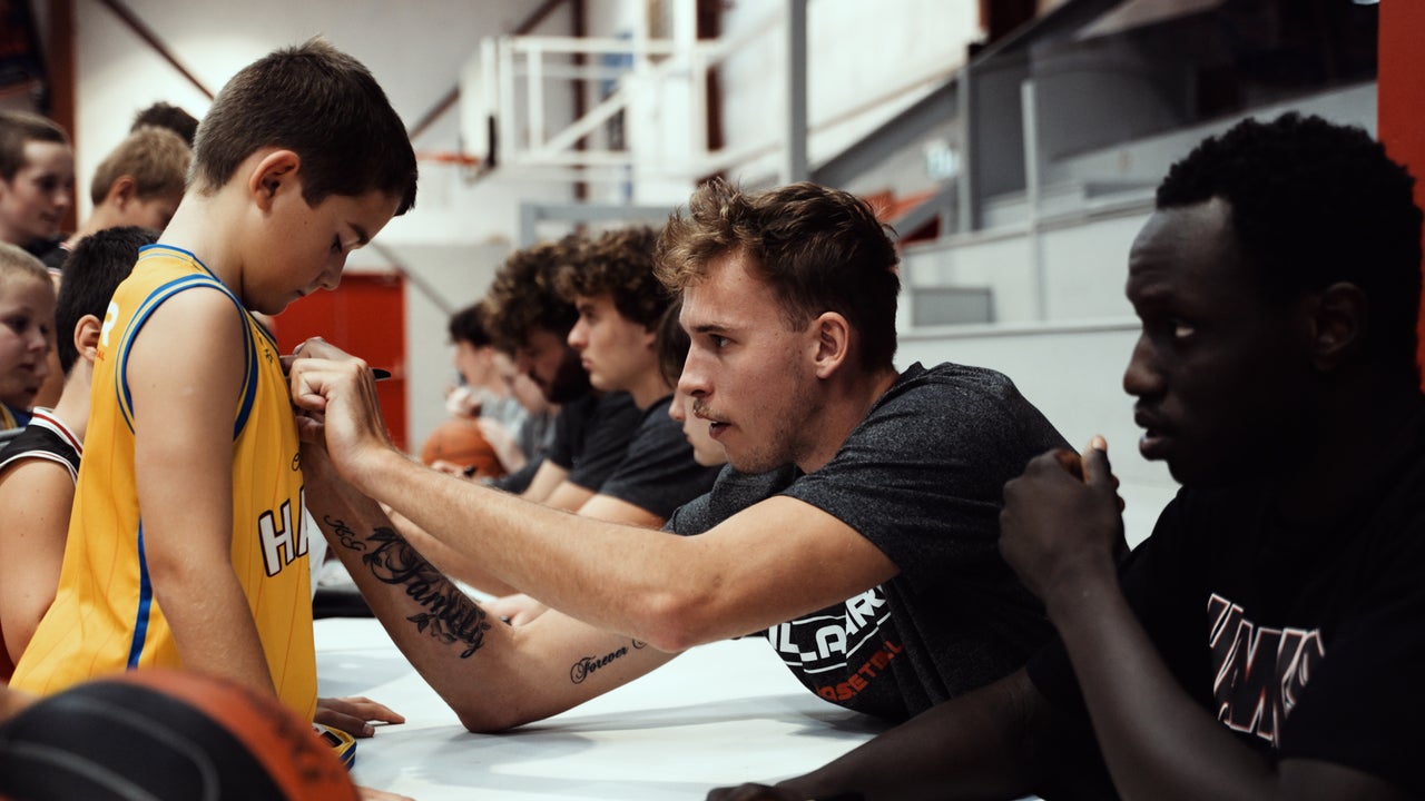 C5372.00 00 02 57.still001