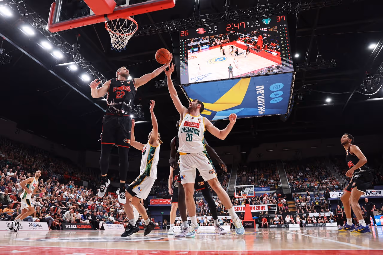 Round 18: Hawks vs JackJumpers Highlights