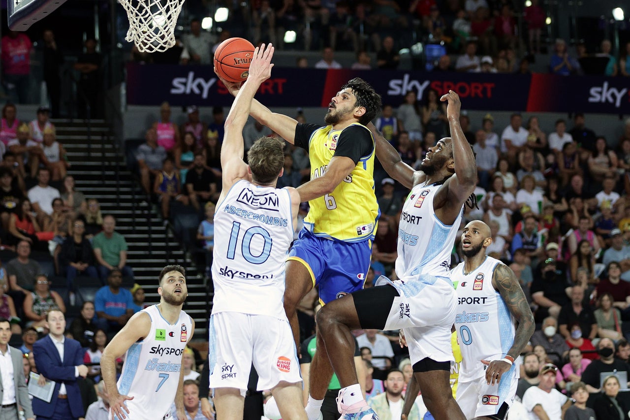 Round 16: Breakers vs Hawks Highlights