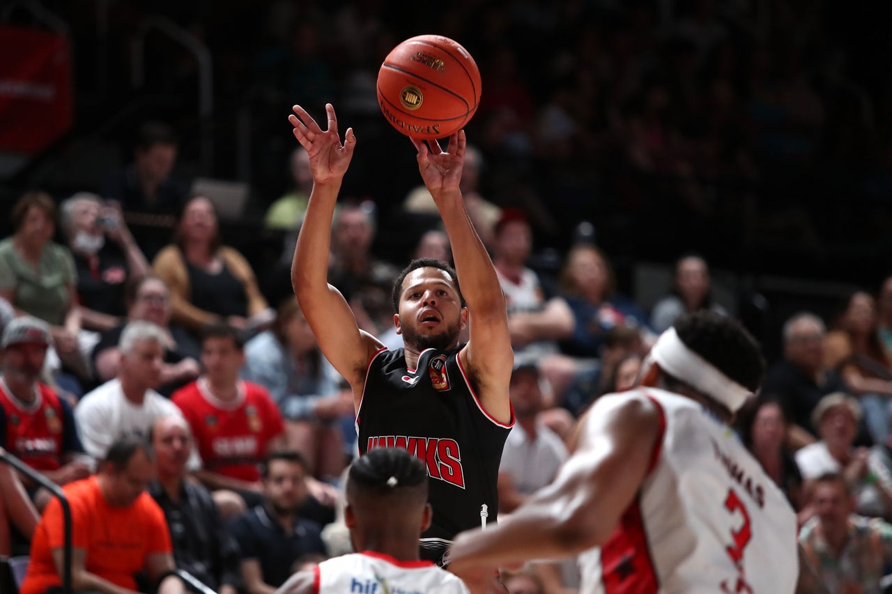 Wildcats Light Up The 'Gong for NYE Win