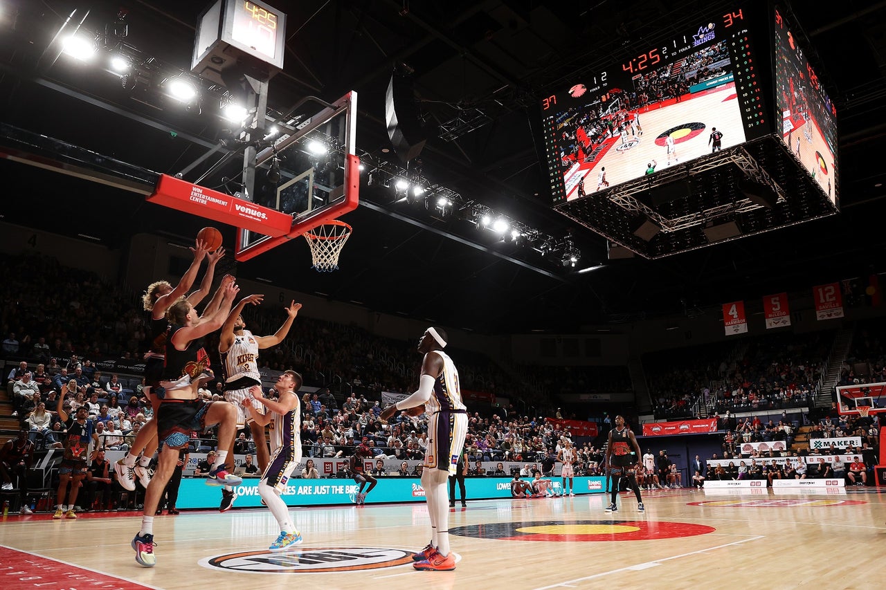 Round 11: Hawks vs Kings Highlights