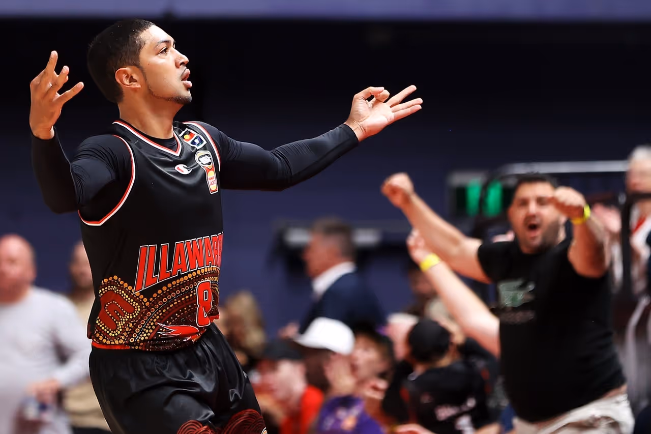 Kings Hold Out Hawks