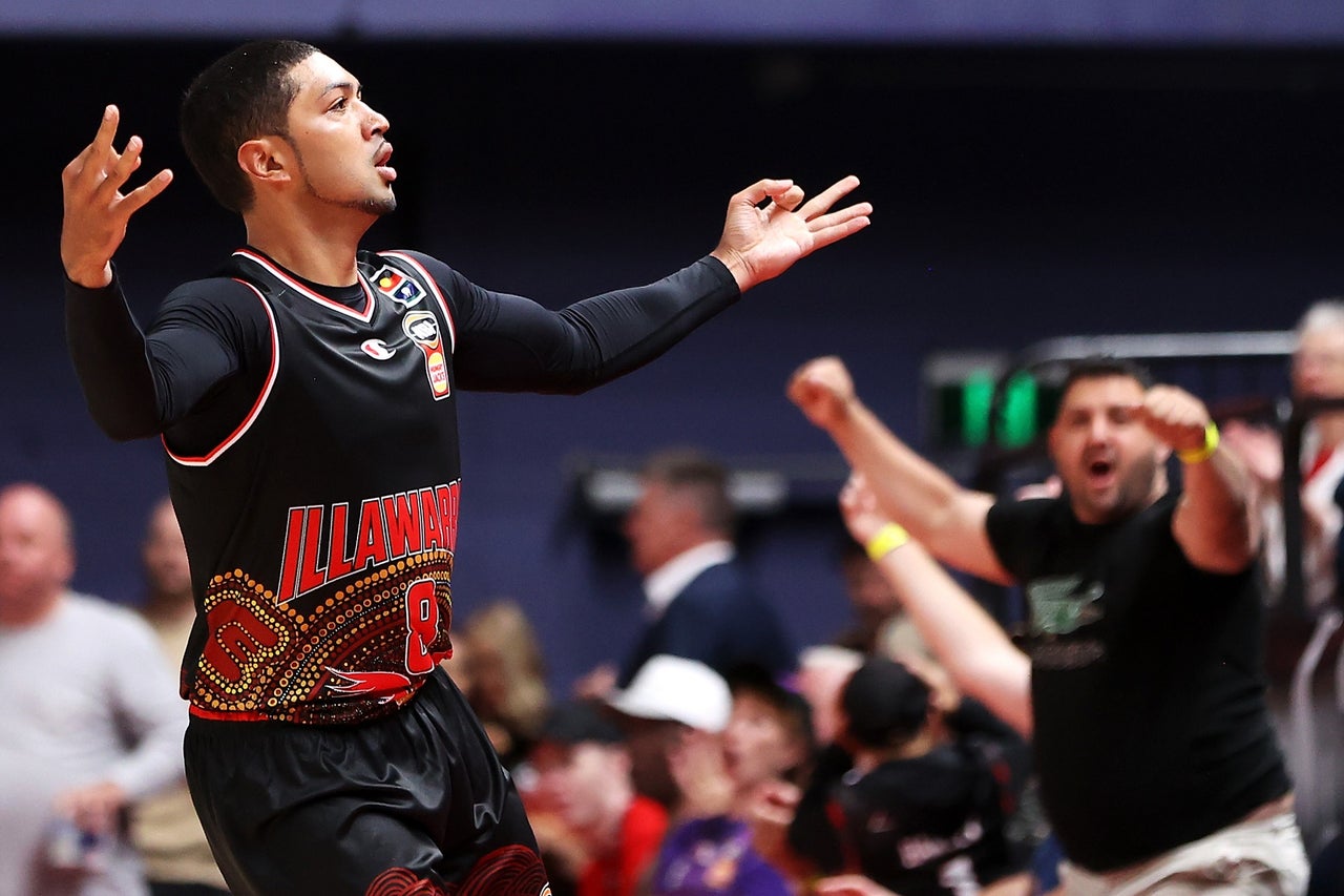 Kings Hold Out Hawks