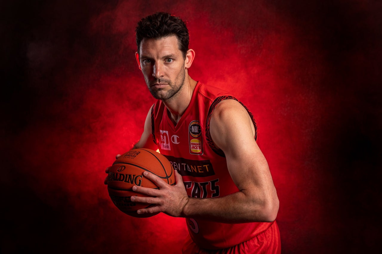 Kevin White returns to the Hawks