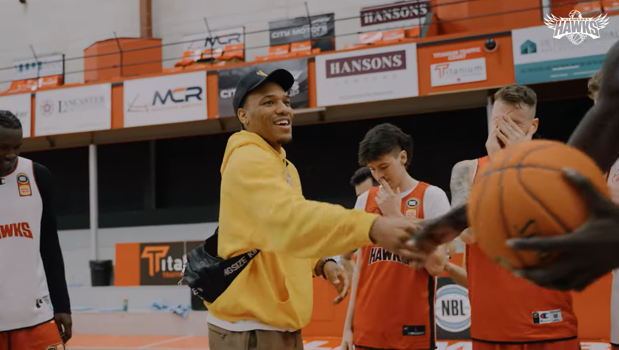 George King Lands in Wollongong