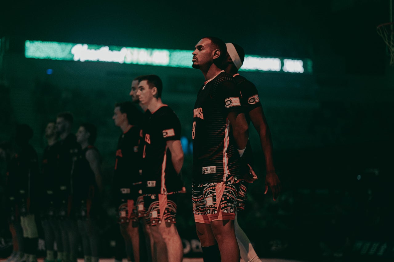 Behind the scenes: Hawks' road trip to face Phoenix