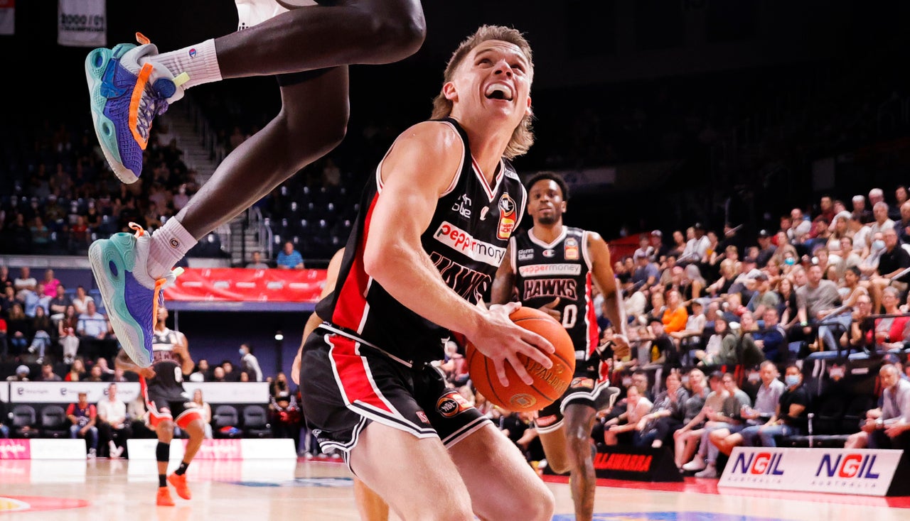 Hawks down 36ers to charge back into top four