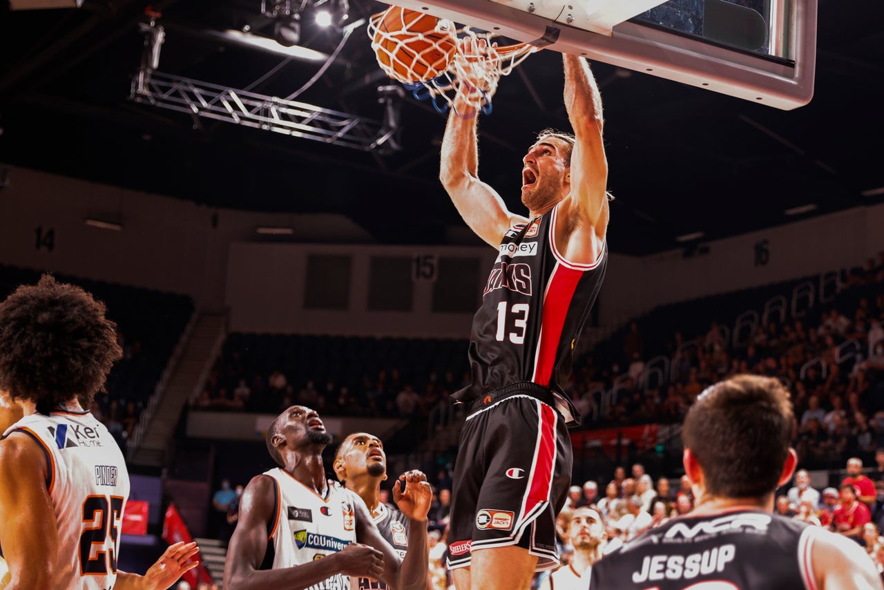 Illawarra Hawks vs Cairns Taipans round 12 highlights