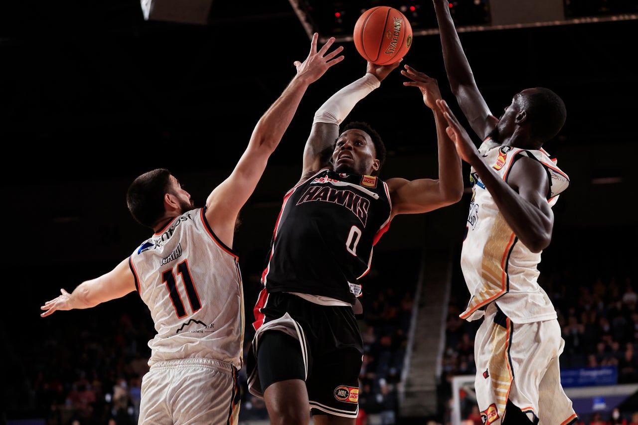 Hawks defeat Taipans to end two-game skid