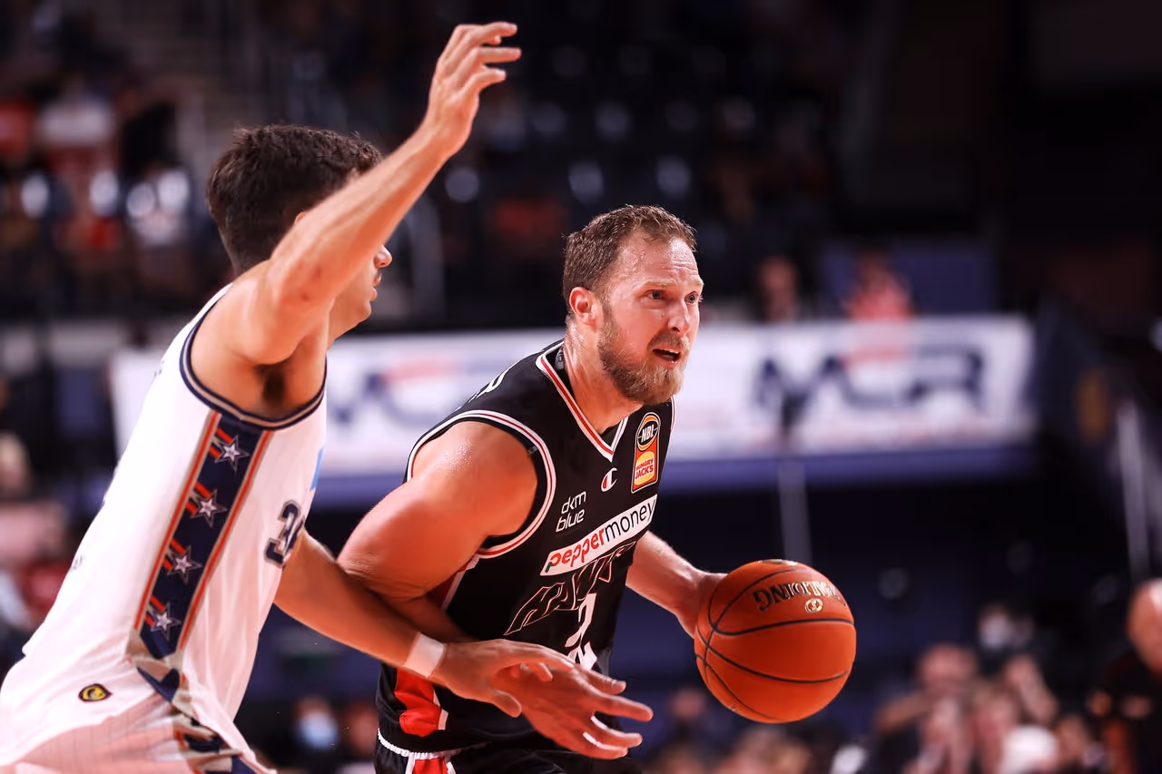 Offensive explosion powers Hawks past 36ers