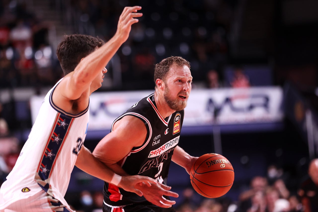 Offensive explosion powers Hawks past 36ers