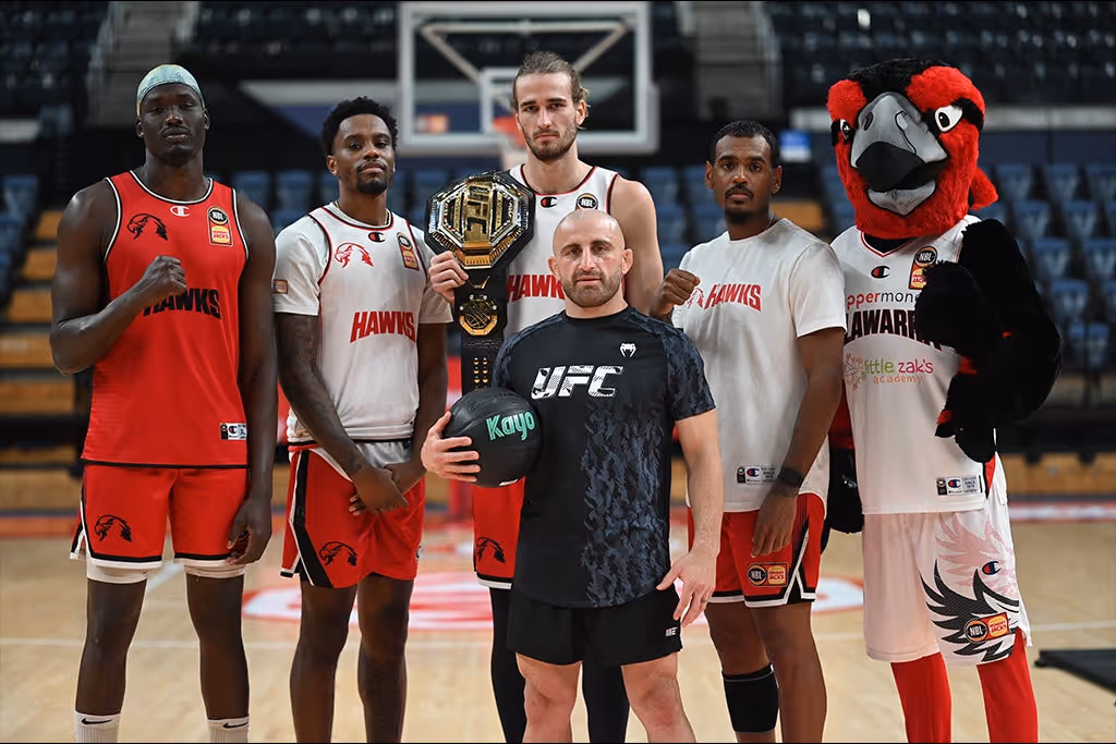 UFC champion Volkanovski takes on the Hawks