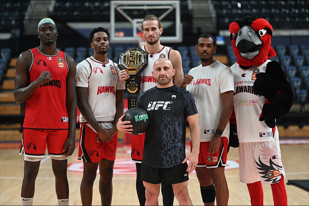 UFC champion Volkanovski takes on the Hawks